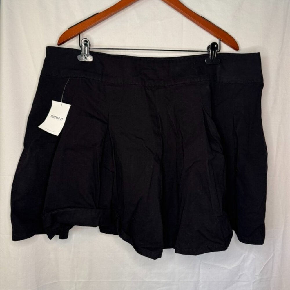 Forever 21 Plus Size Black Pleated Skirt Size 3X NWT